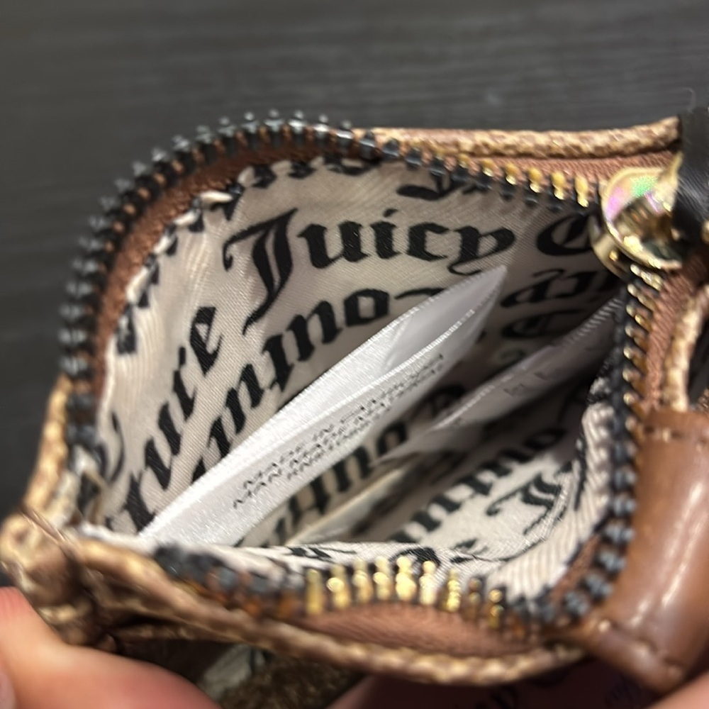 Juicy Couture Tan and Brown Card Holder with Gold Logo - Picture 4 of 5